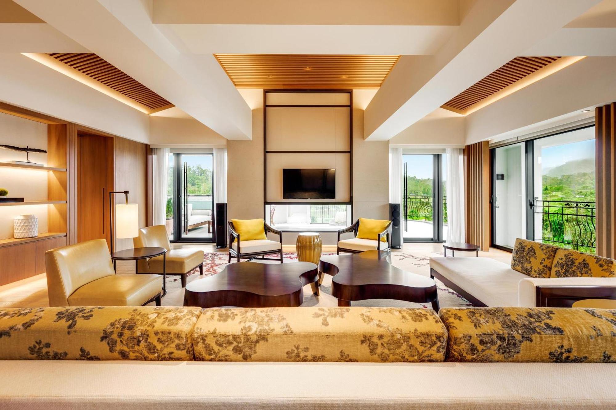 The Westin Tashee Resort, Taoyuan Daxi Exterior foto The living room of a suite at the hotel